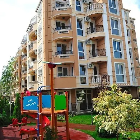 мелия бутик апартменти *